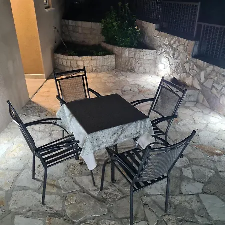 Apartman Nikolija Apartment *